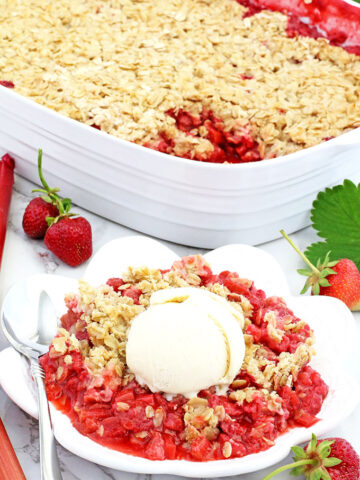 This Easy Strawberry Rhubarb Crisp Recipe is much easier and healthier than a pie. The crisp is loaded with homegrown strawberries and rhubarb. It topped with lightly sweetened with brown sugar oats. It’s hart to resist not to try this Strawberry Rhubarb Crisp with homegrown fruit, which makes this recipe super tasty and special.